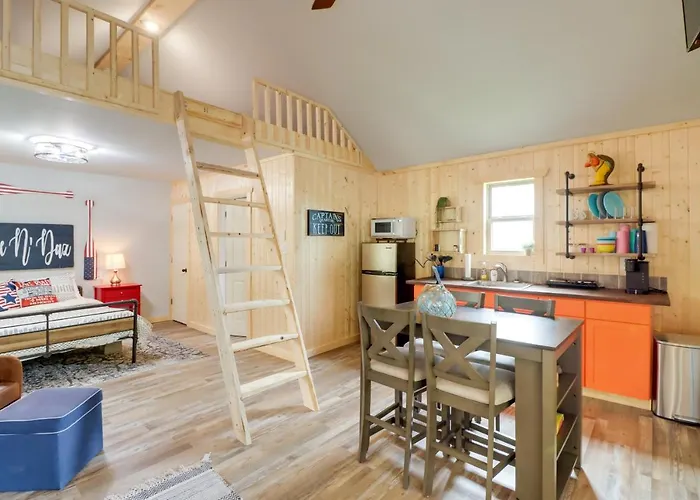 Beautiful Studio Cabin Near Greers Ferry Lake!