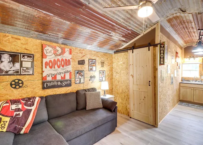 Higden Studio W/ Private Deck < 1 Mi To Lake!