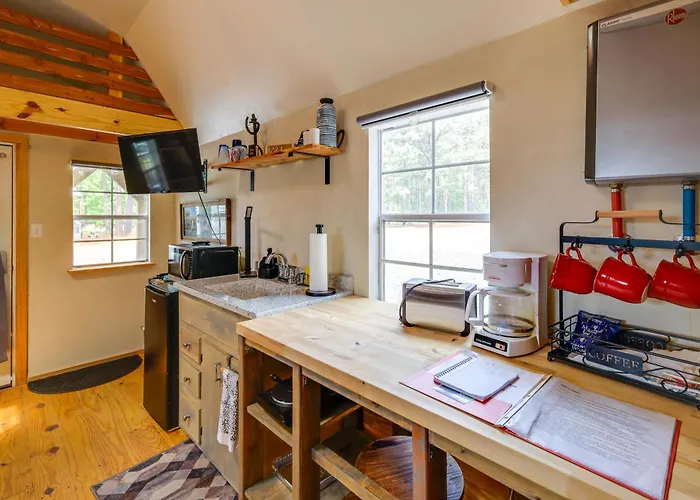 Cozy Higden Studio: Close To Greers Ferry Lake!